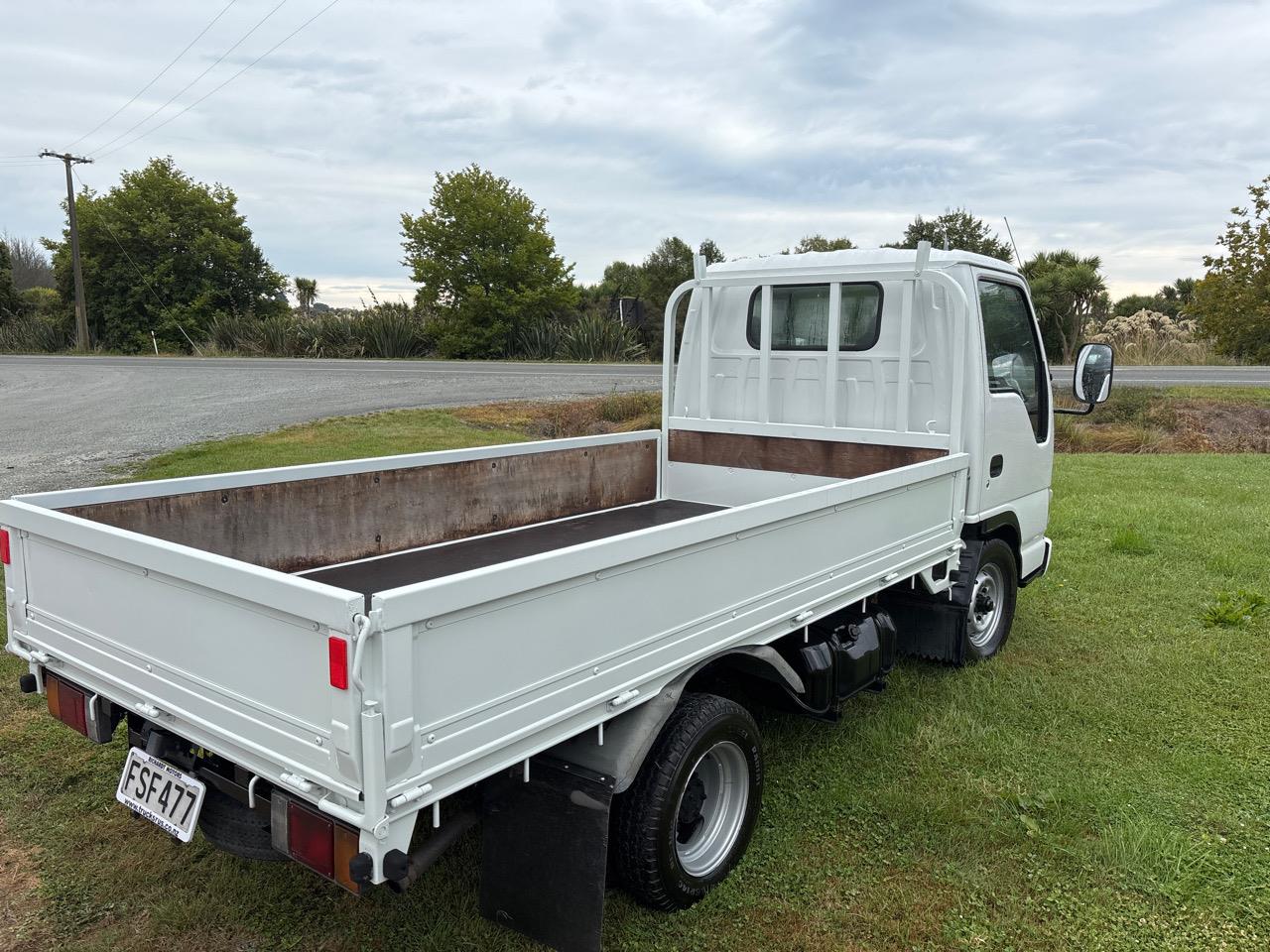 2004 Isuzu Elf
