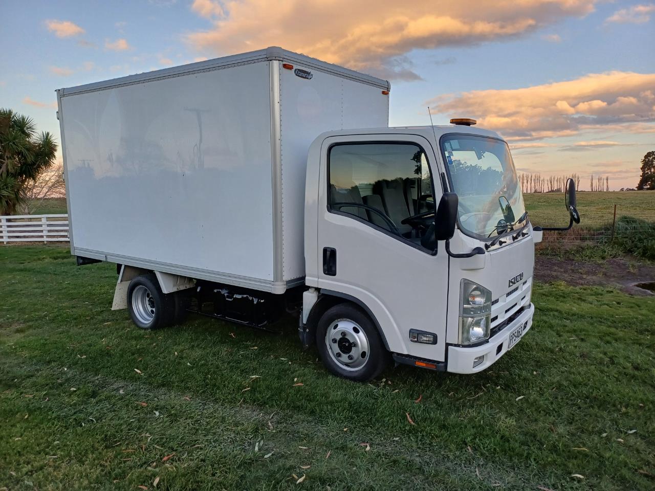 2012 Isuzu Elf