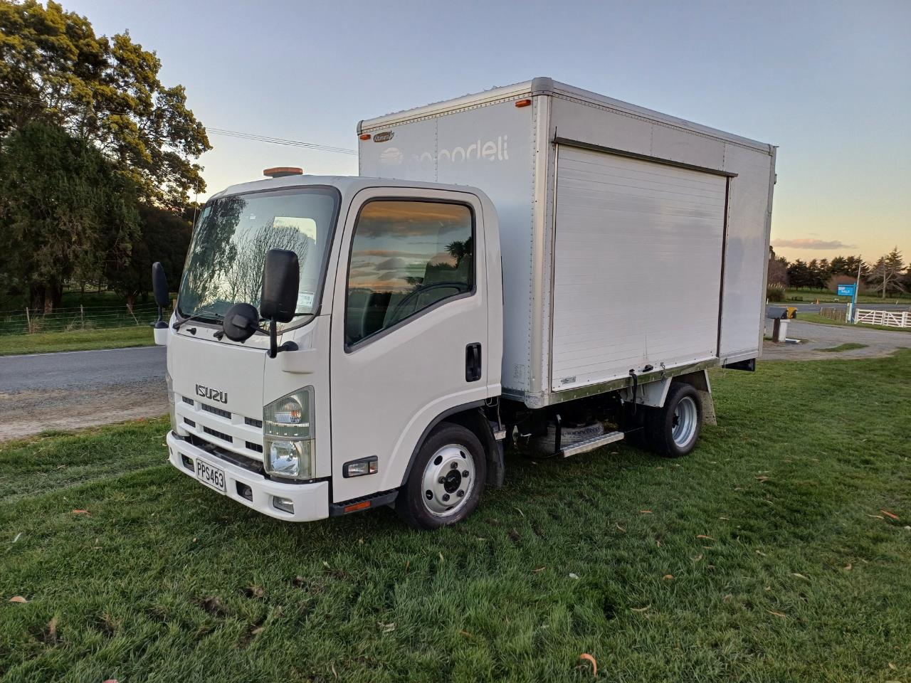 2012 Isuzu Elf