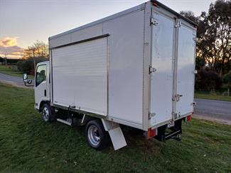 2012 Isuzu Elf - Thumbnail