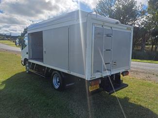 2013 Hino Dutro - Thumbnail