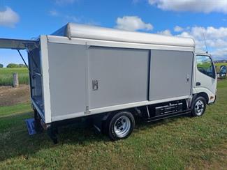 2013 Hino Dutro - Thumbnail