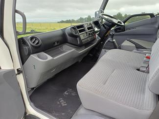 2011 Hino Dutro - Thumbnail