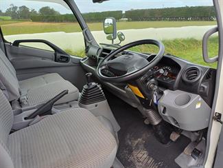 2011 Hino Dutro - Thumbnail