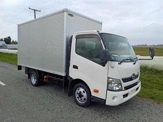 2011 Hino Dutro - Thumbnail