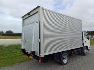 2011 Hino Dutro - Thumbnail