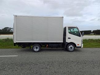 2011 Hino Dutro - Thumbnail