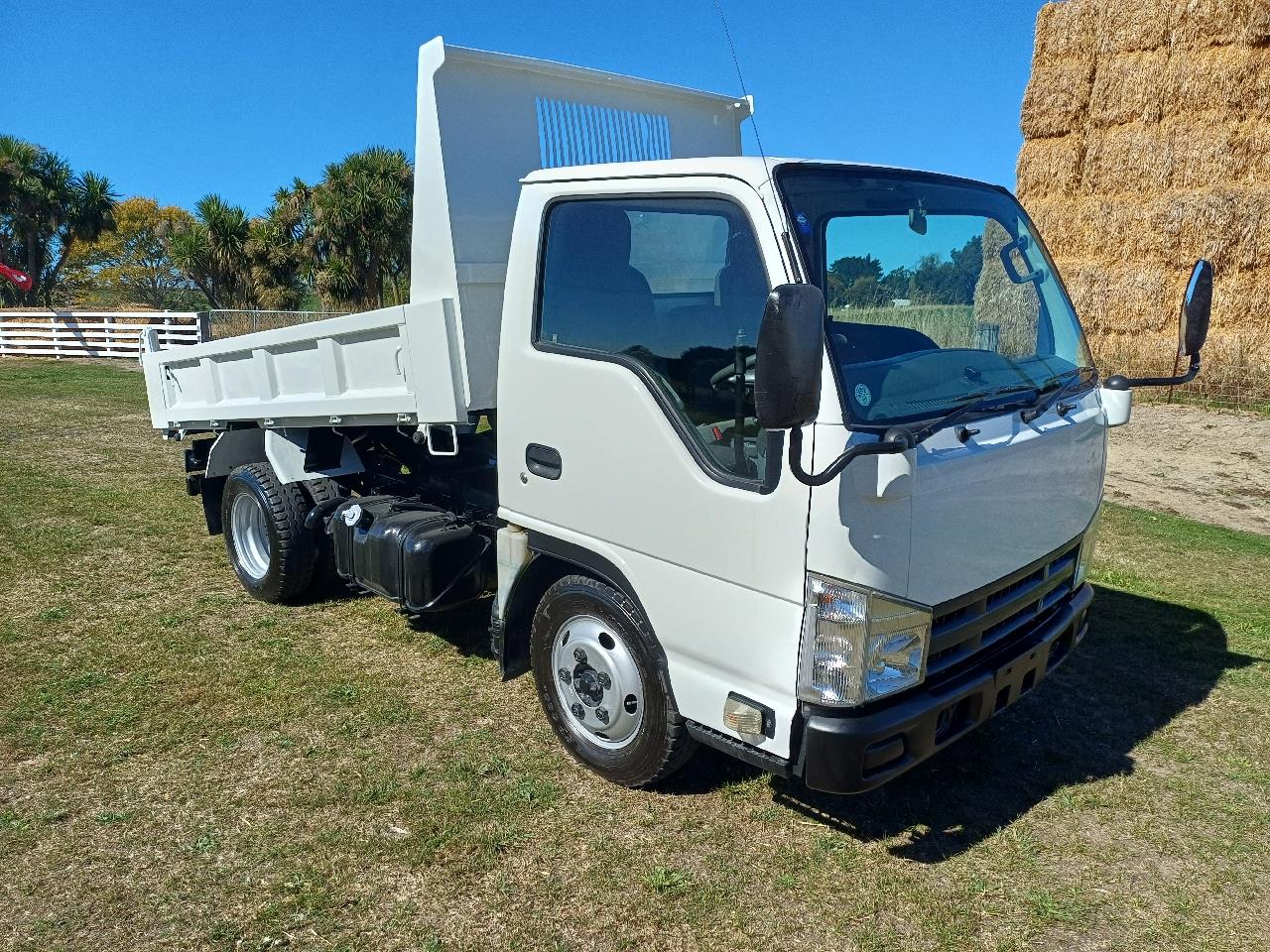 2012 Isuzu Elf