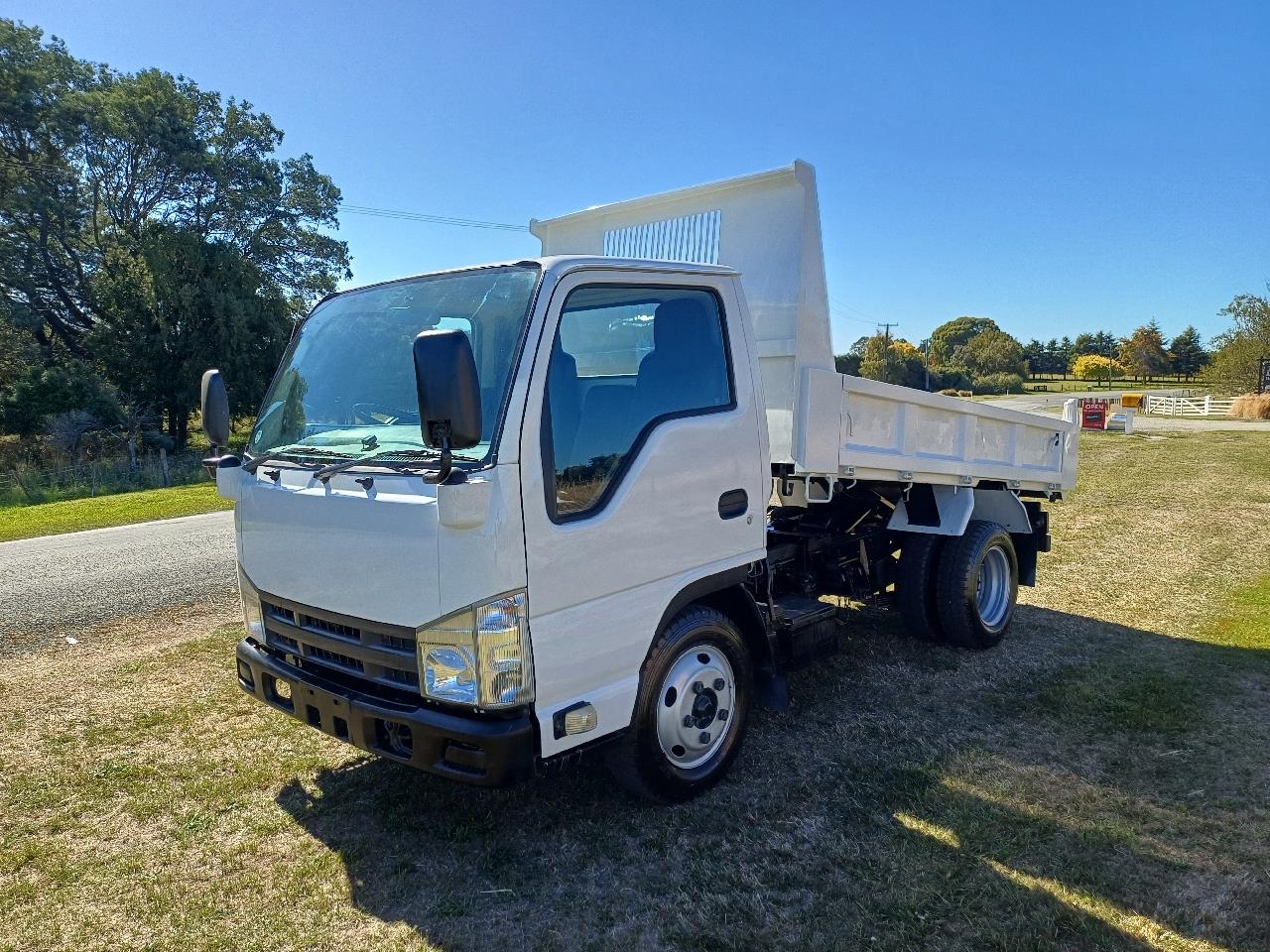 2012 Isuzu Elf