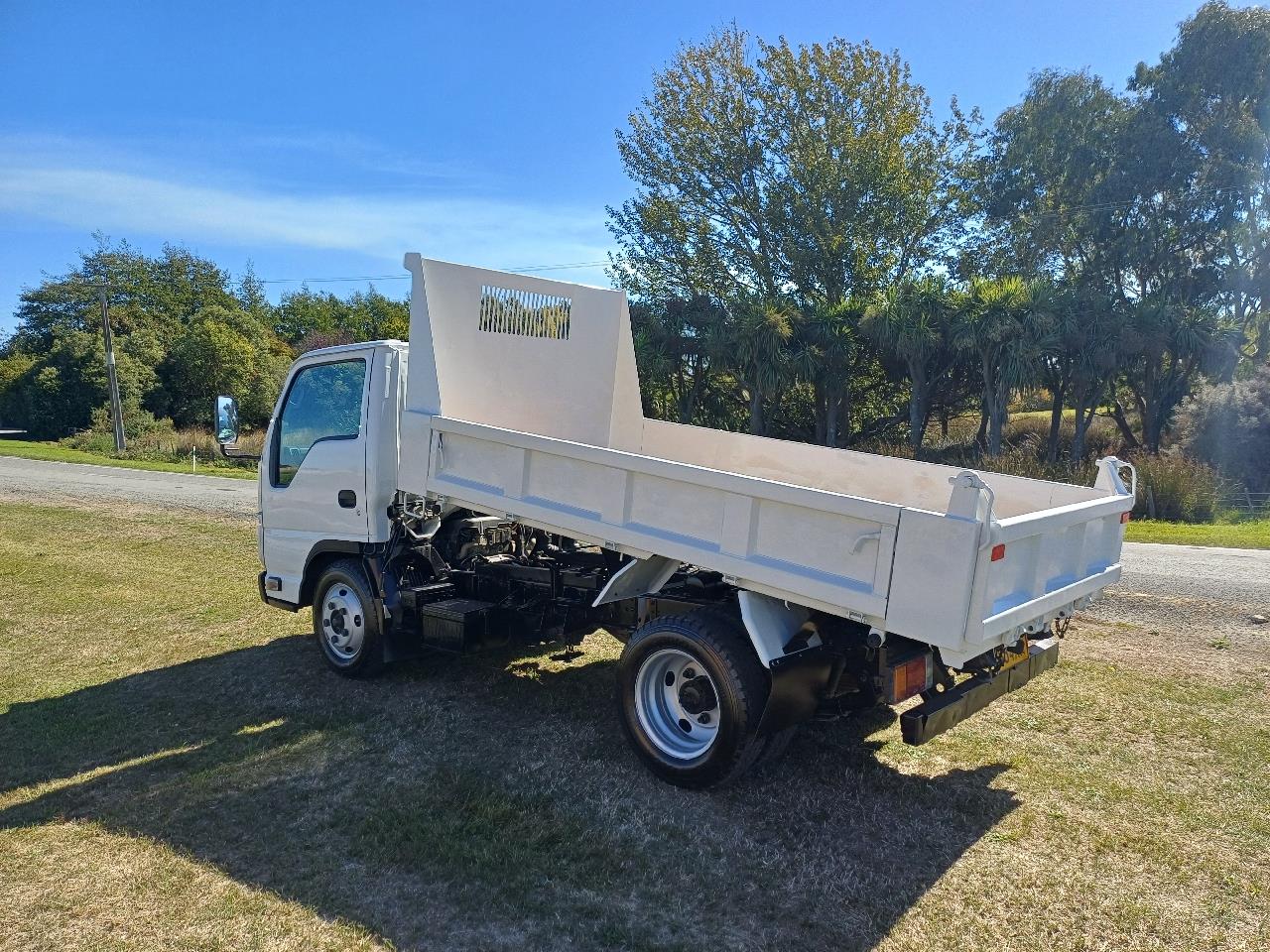 2012 Isuzu Elf