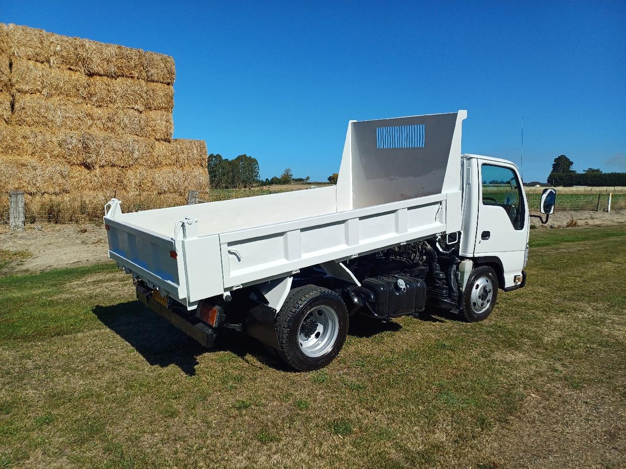 2012 Isuzu Elf