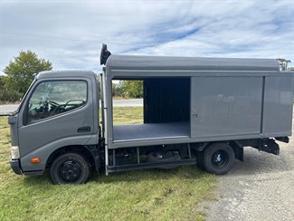 2012 Hino Dutro - Thumbnail