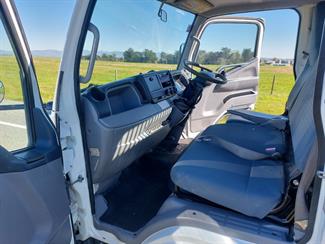 2011 Mitsubishi Canter - Thumbnail