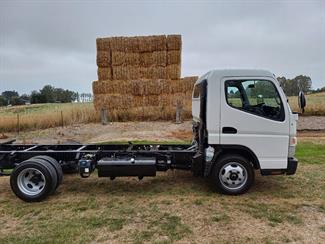 2016 Mitsubishi Canter - Thumbnail