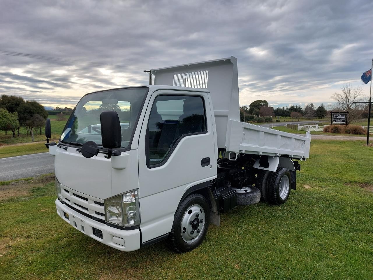 2007 Isuzu Elf